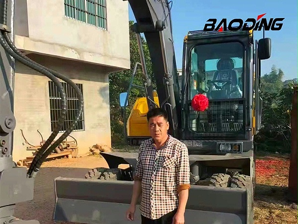 广西抓甘蔗机.jpg